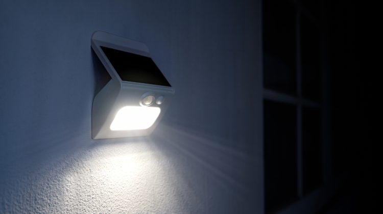 Jak działają lampy z czujnikiem ruchu i gdzie je można wykorzystać?
